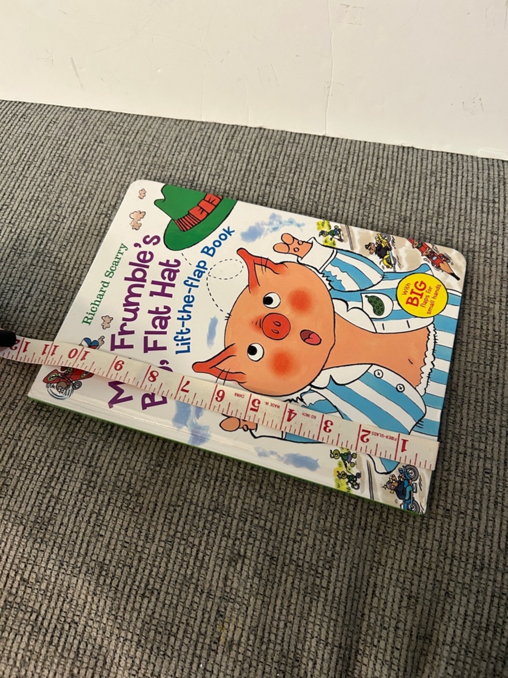 Mr. Frumble's Big, Flat Hat Lift-the-Flap Book - Richard Scarry - Picture 4 of 6